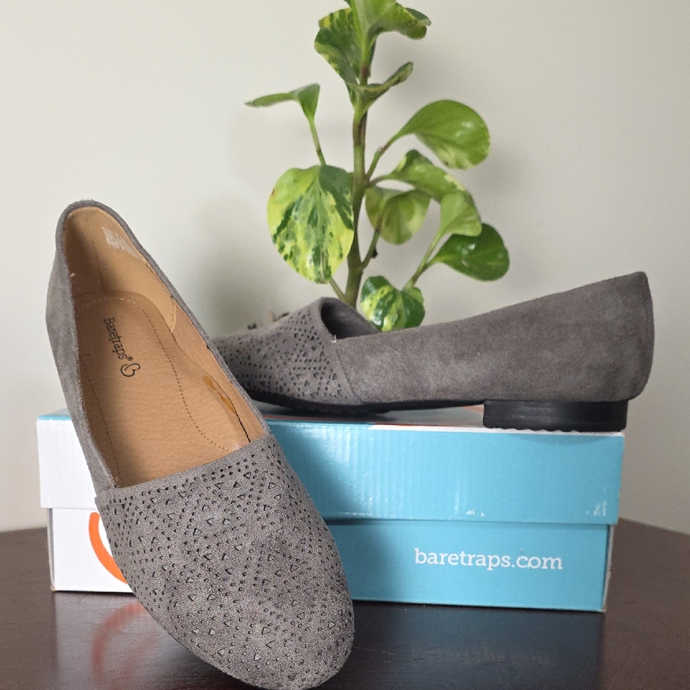 NEW BareTraps Women's Dark Grey Flats